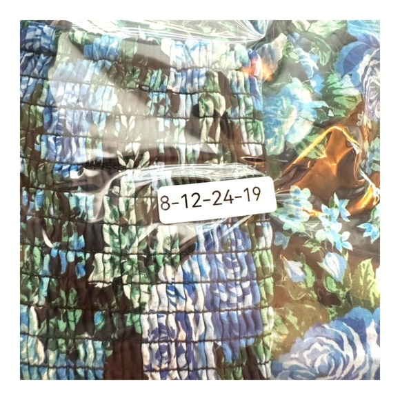 WAYF | NWT Women’s XS Black & Blue Floral‎ Blouse Smocked - Picture 14 of 14